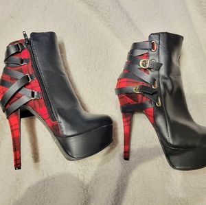 Anne Michelle platform black and Buffalo plaid booties size 7